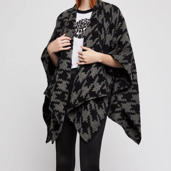 Poncho - Picture 1 of 3